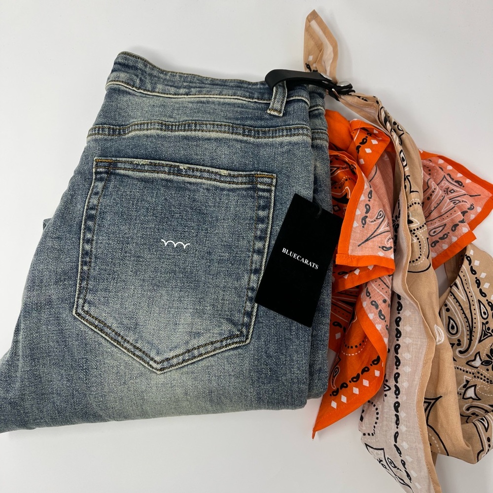 NWT Men’s BLUECARATS THE MCQUEEN Patch Distressed Denim Jean DIRTY INDIGO Sz 34